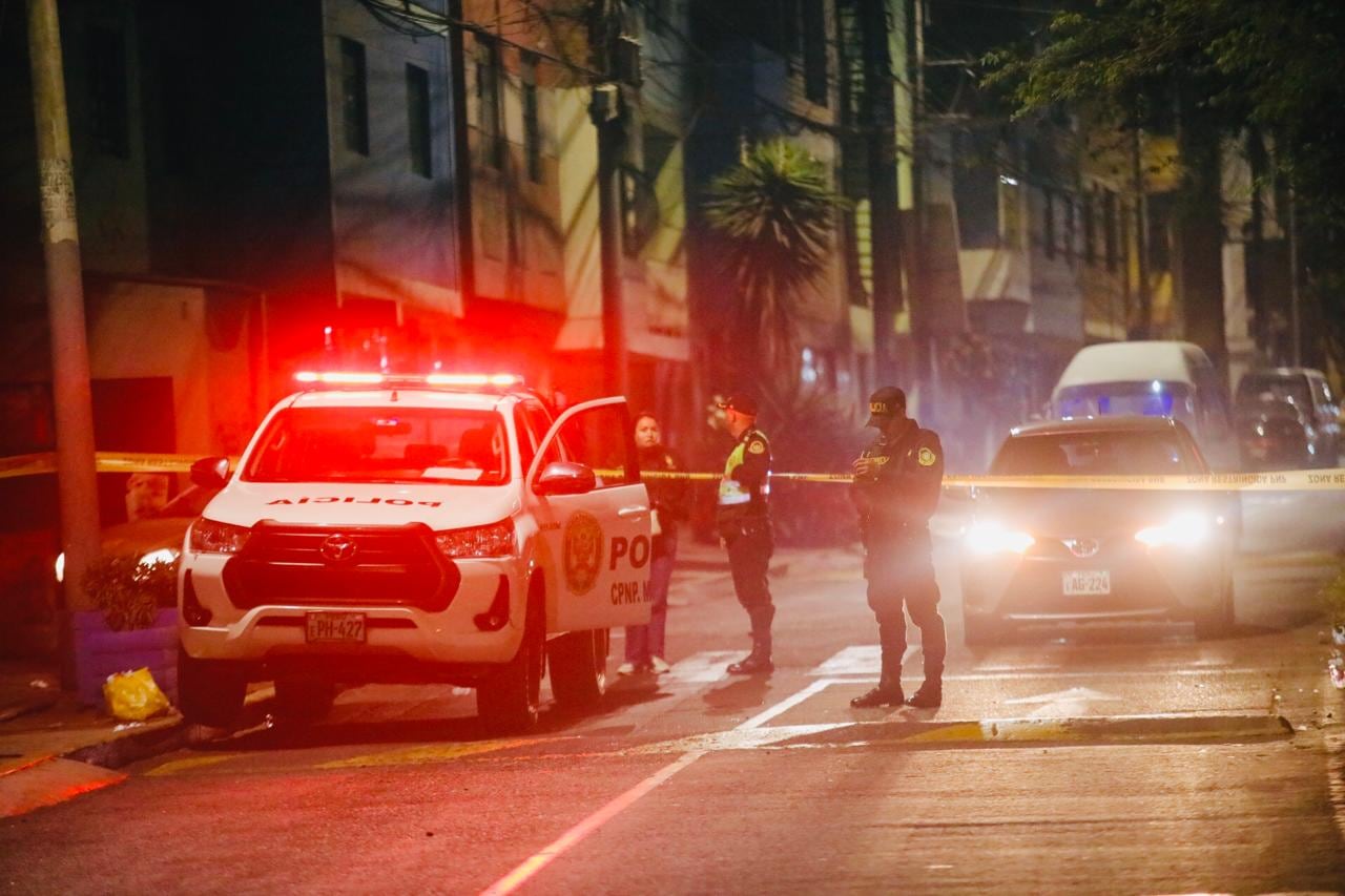 Un chofer de una combi informal fue baleado en el Cercado de Lima. (Foto: César Grados / @photo.gec)