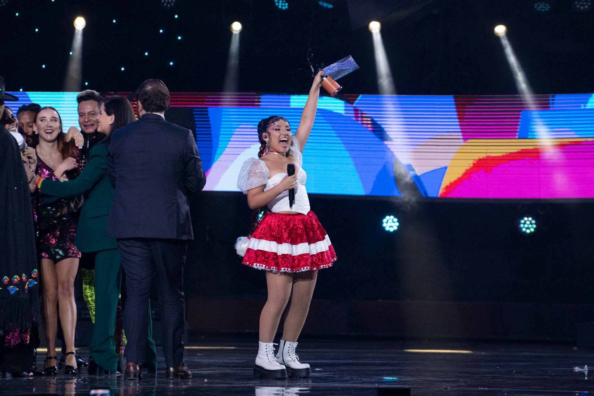 Milena Warthon gana la competencia internacional de la canción del festival de Viña del Mar. Foto: EFE