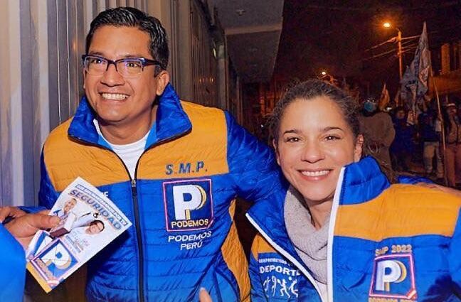 Vanessa Terkes incluso acompañó a Hernán Sifuentes en su campaña.