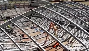 Viga de 20 toneladas cae sobre obreros en Juliaca: Uno murió y otros 10 resultaron heridos