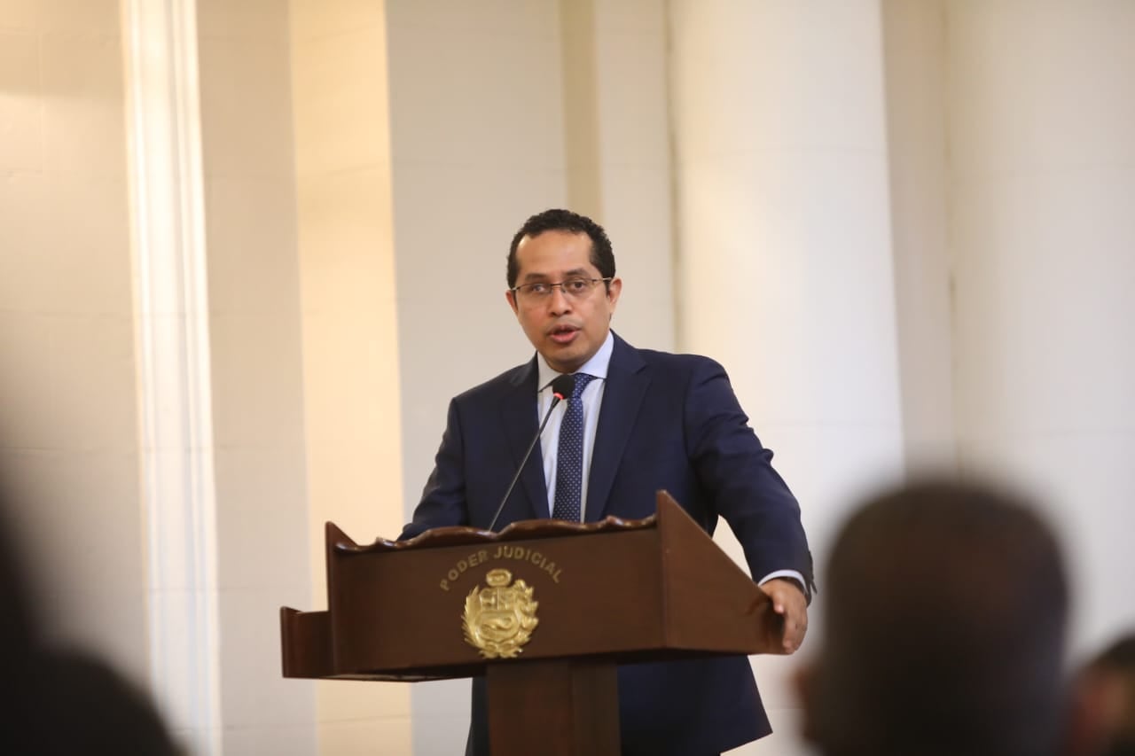 Roberto Burneo en su primer discurso tras su elección como nuevo presidente del JNE. Foto: GEC.