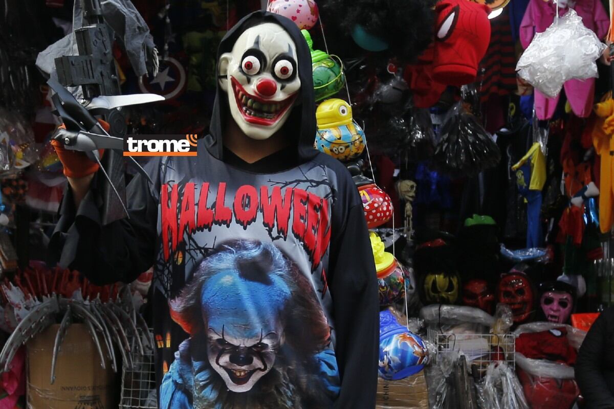 Crece la demanda de disfraces ý máscaras para Halloween en el Mercado Central y Mesa Redonda. (Entrevista Isabel Medina / Fotos Violeta Ayasta / Trome).