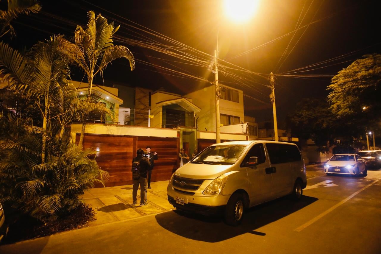 Policía y fiscalía allanan vivienda de alcalde de La Victoria, Rubén Cano, en La Molina, por caso 'Los Pulpos de La Victoria'. (Foto: César Grados / @photo.gec)