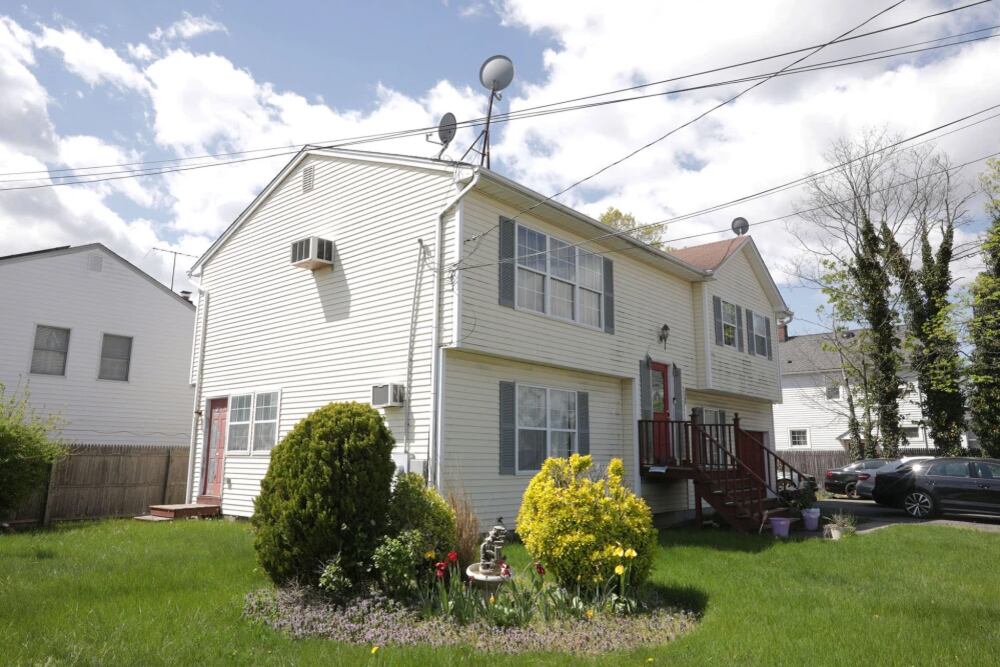 La casa incluso ha estado en venta algunas veces, pero casi nadie quiere conseguirla por su historial (Foto: Zillow)