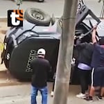 ¡Patrullero PNP terminó volcado en plena avenida! Aparatoso accidente movilizó a vecinos y policías en San Juan de Miraflores
