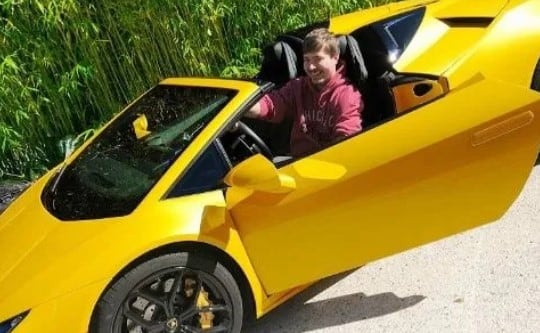 El creador de contenidos tiene este excéntrico automóvil en su garaje (Foto: Mr Beast / Instagram)