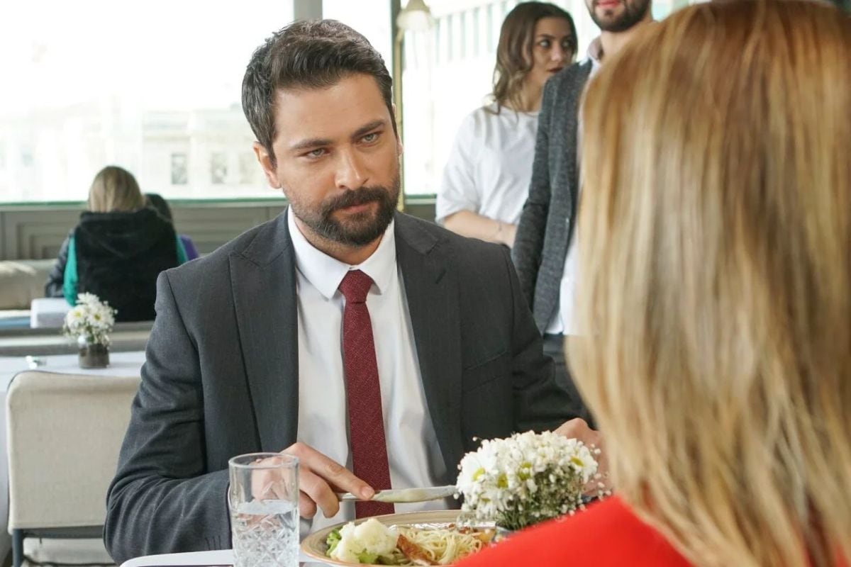 Alihan sigue dolido por el rechazo de Zeynep (Foto: Med Yapim)