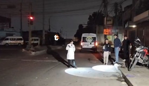 ¡Sicarios atacan a balazos combi en Chosica! Chofer queda al borde de la muerte y pasajero resulta herido en presunto caso de extorsión