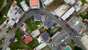 Puerto Rico apuesta por la energía solar comunitaria ante continuos apagones