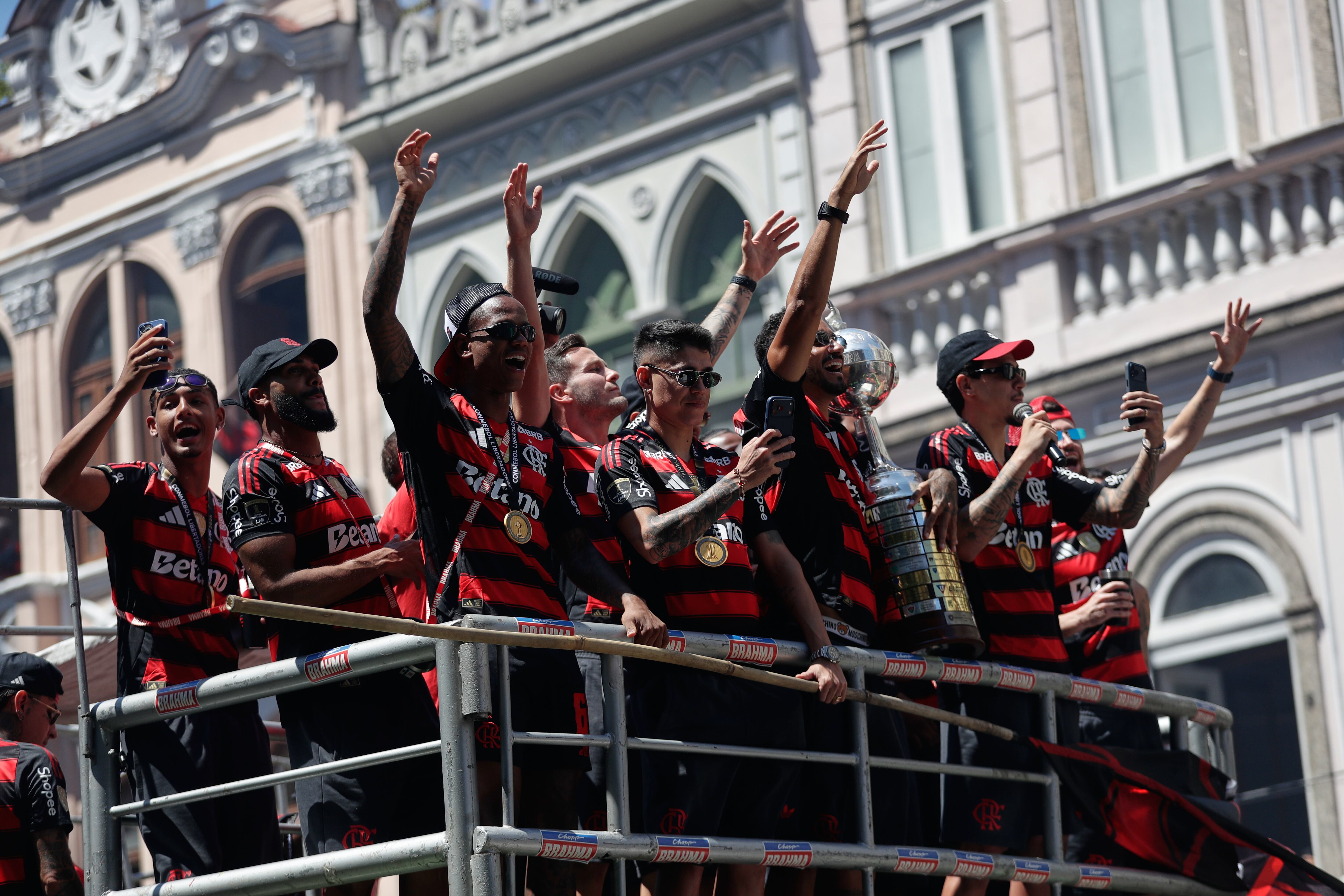 Flamengo celebró a lo grande conquista de la cuarta Libertadores. (AP Photo/Bruna Prado)