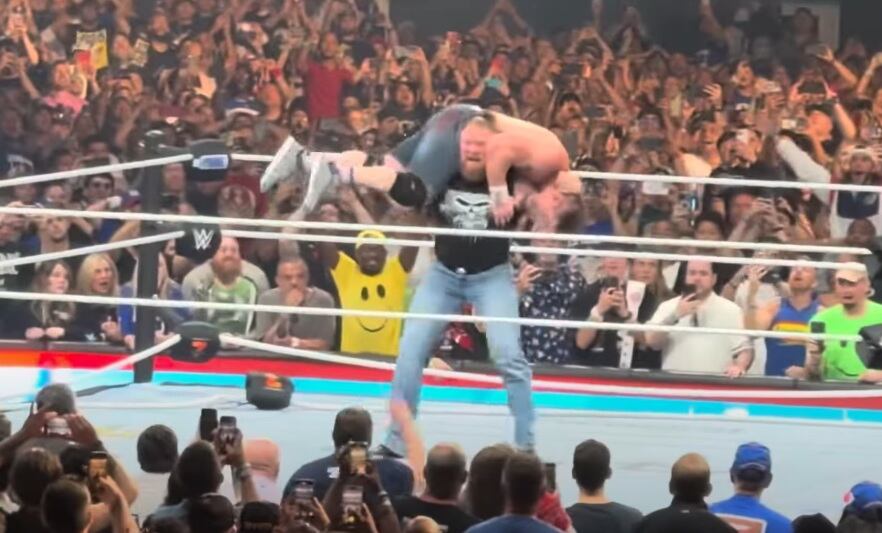 Brock Lesnar reapareció en WWE y le dio duro castigo a John Cena en SummerSlam. (Twitter)