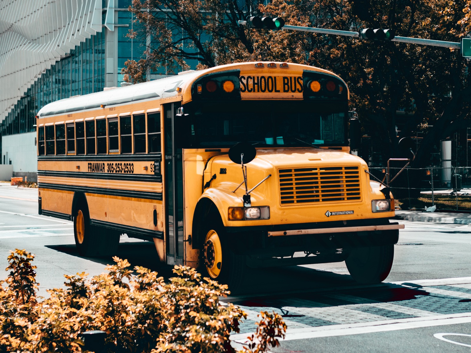 VIDEO VIRAL | La mamá de uno de los pequeños fue con un grupo de vecino a tocar las puertas buscando a los dos niños. (Foto: Unsplash)