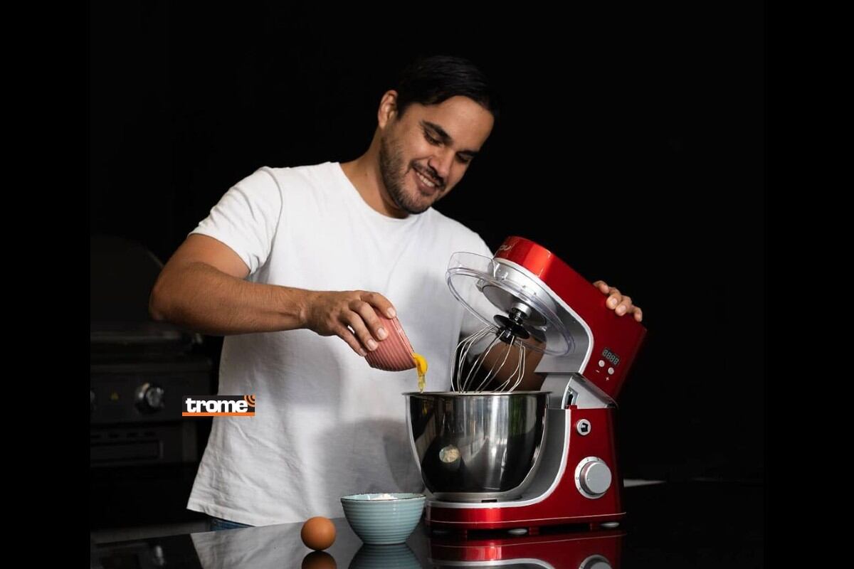 Dulce preparación para esta primavera que todavía tendrá días fríos. Chef de Sugarlab comparte receta del pionono de chocolate. (Isabel Medina / Trome)