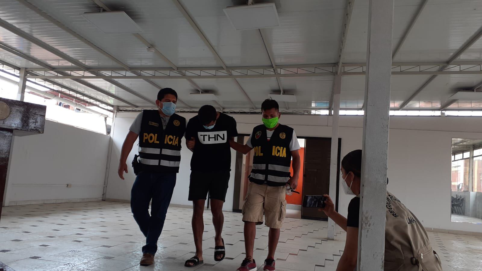 Un clan familiar llamado ‘Los Bravos de Gálvez’, conformada por dos hermanos y el cuñado, quienes se dedicarían a amenazar y extorsionar a comerciantes que trabajan en los alrededores del centro comercial Polvos Azules, fueron capturados.