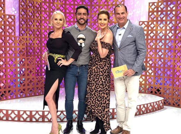 Michelle Vieth y 'El Potro' hicieron oficial su relación en el programa 'Tu casa TV' (Foto: Instagram)