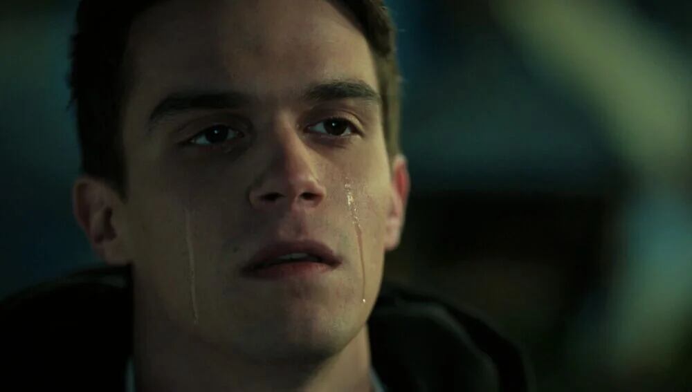 Kaan se siente culpable en la telenovela turca "Hermanos" (Foto: NG Medya)