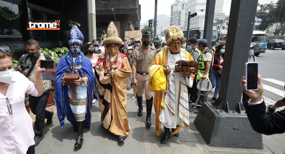 Policías realizan representación de la Bajada de Reyes en Lima. (Entrevista: Isabel Medina / Trome / Fotos: Britanie Arroyo)