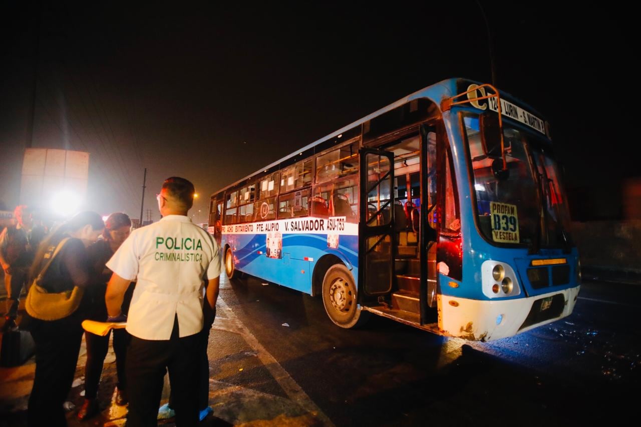 Se ha vuelto una constante los ataques contra buses de transporte público. (Fotos: César Grados @photo.gec)