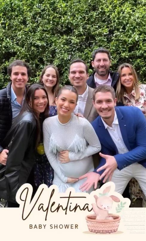 Hugo García y Mafer Neyra posando con sus respectivas parejas en el Baby shower de Natalia Merino (Fotos: Instagram