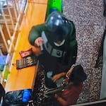 Piura: Cámara de seguridad registra robo de 80 mil soles a cambista | VIDEO