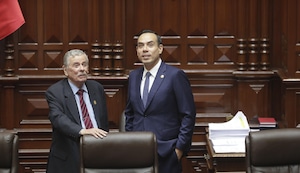 ¡De vuelta al Congreso! José Jerí reaparece en el pleno semanas después de su censura