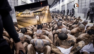 ¡Bukele les espera! Gobierno evalúa enviar a los presos más peligrosos del Perú a la megacárcel de El Salvador