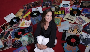 Mabela Martínez recibe reconocimiento del Ministerio de Cultura por su aporte a la música y la cultura en el país