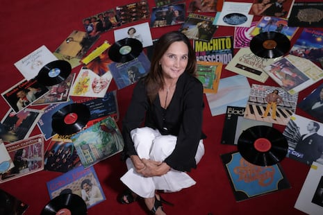Mabela Martínez recibe reconocimiento del Ministerio de Cultura por su aporte a la música y la cultura en...