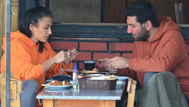 El actor turco Berkay Ateş de "Infiel" tiene novia y se llama Simge Aköz (Foto: Milliyet)