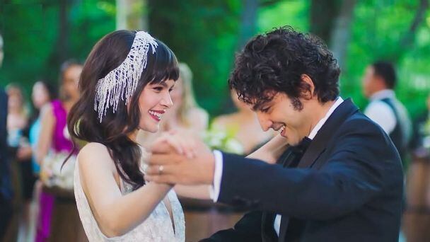 Taner Ölmez y Sinem Ünsal en una de las escenas finales de "Doctor milagro". (Foto: MF Yapim)