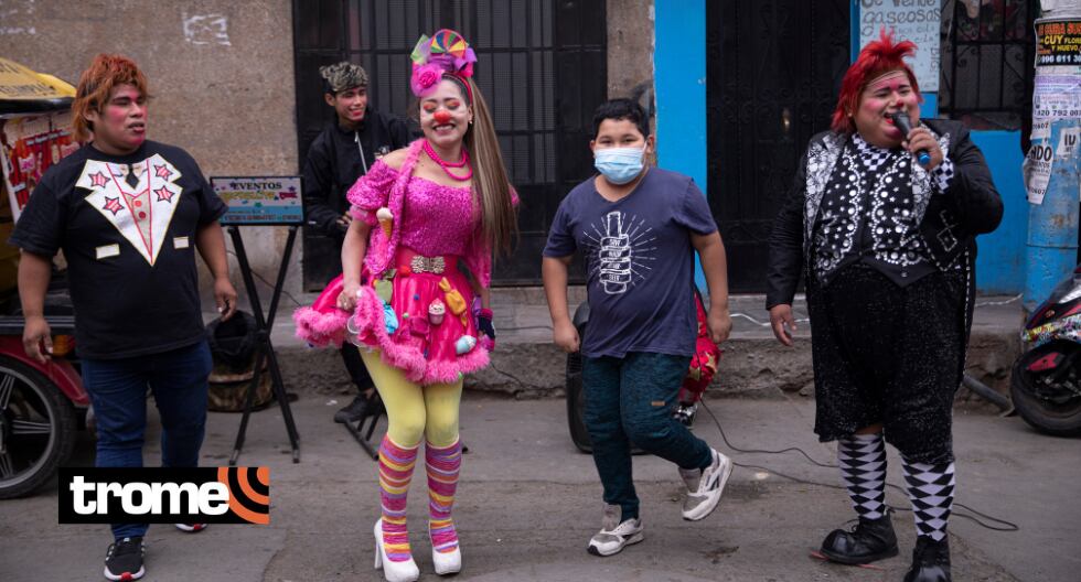 Grupo musical es integrado por payasos