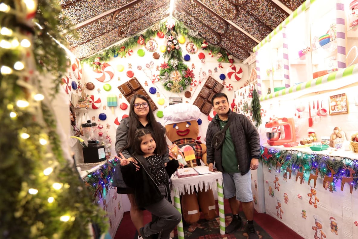 La temporada navideña presenta casas decoradas y también eventos que llenan las calles de alegría e invitan a celebrar con emoción y unión familiar. (Andina).