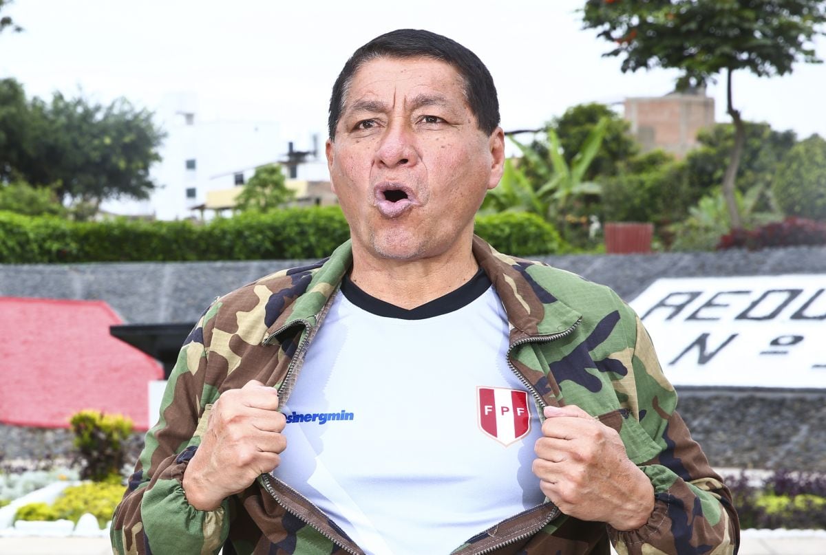 ‘Chevo’ Acasuzo pide que Juan Reynoso siga en el cargo hasta los partidos con Bolivia y Venezuela.