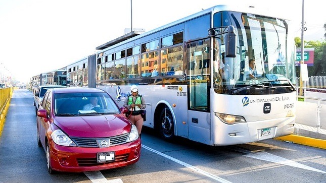 ATU: Multan a más de 200 conductores por invadir vía del Metropolitano.