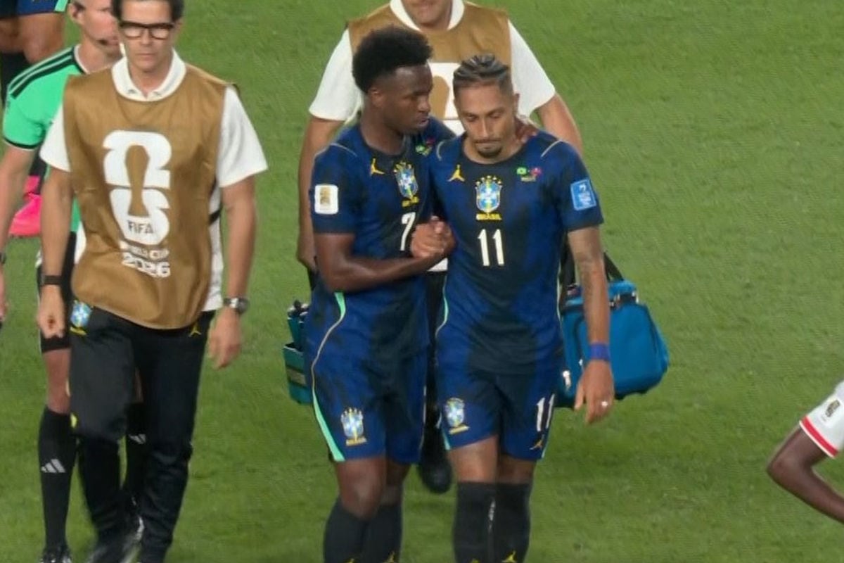 Brasil pierde a Raphinha durante el duelo ante Haití y crece la incertidumbre sobre su estado. Foto: Captura de video/X