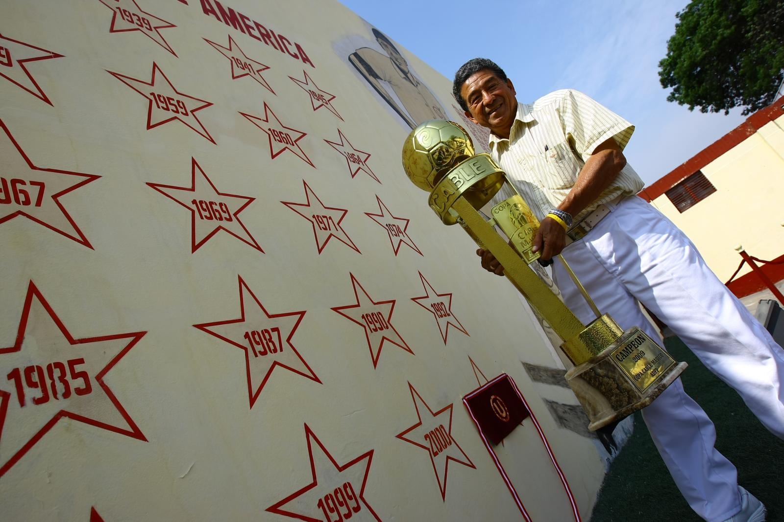 Jorge Alva tiene 14 titulos como medico en la 'U' y uno como dirigente (Foto: GEC)