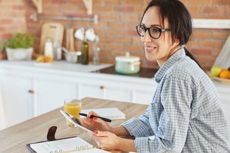 Día de la Madre: Cinco consejos prácticos para organizar las finanzas del hogar y el emprendimiento