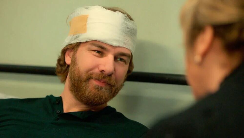 El actor y modelo Furkan Palalı en el papel de Fikret en "Tierra amarga" (Foto: Tims & B Productions)