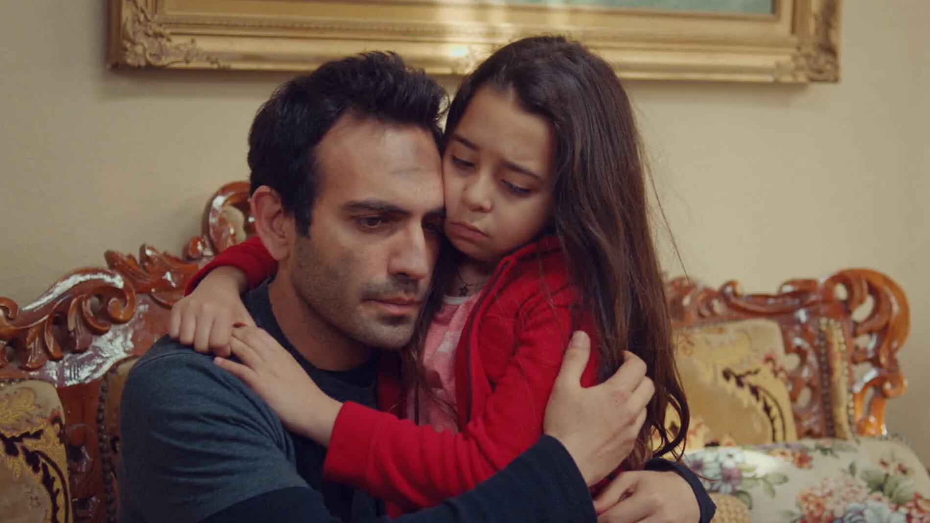"Mi hija" está protagonizada por Beren Gökyıldız y Buğra Gülsoy (Foto: Med Yapım)