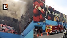 ¡Infierno en Polvos Azules! Reportan incendio en centro comercial que se habría originado en almacén de zapatillas