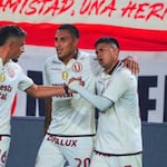 Universitario goleó 3-0 a la 'U' de Chile