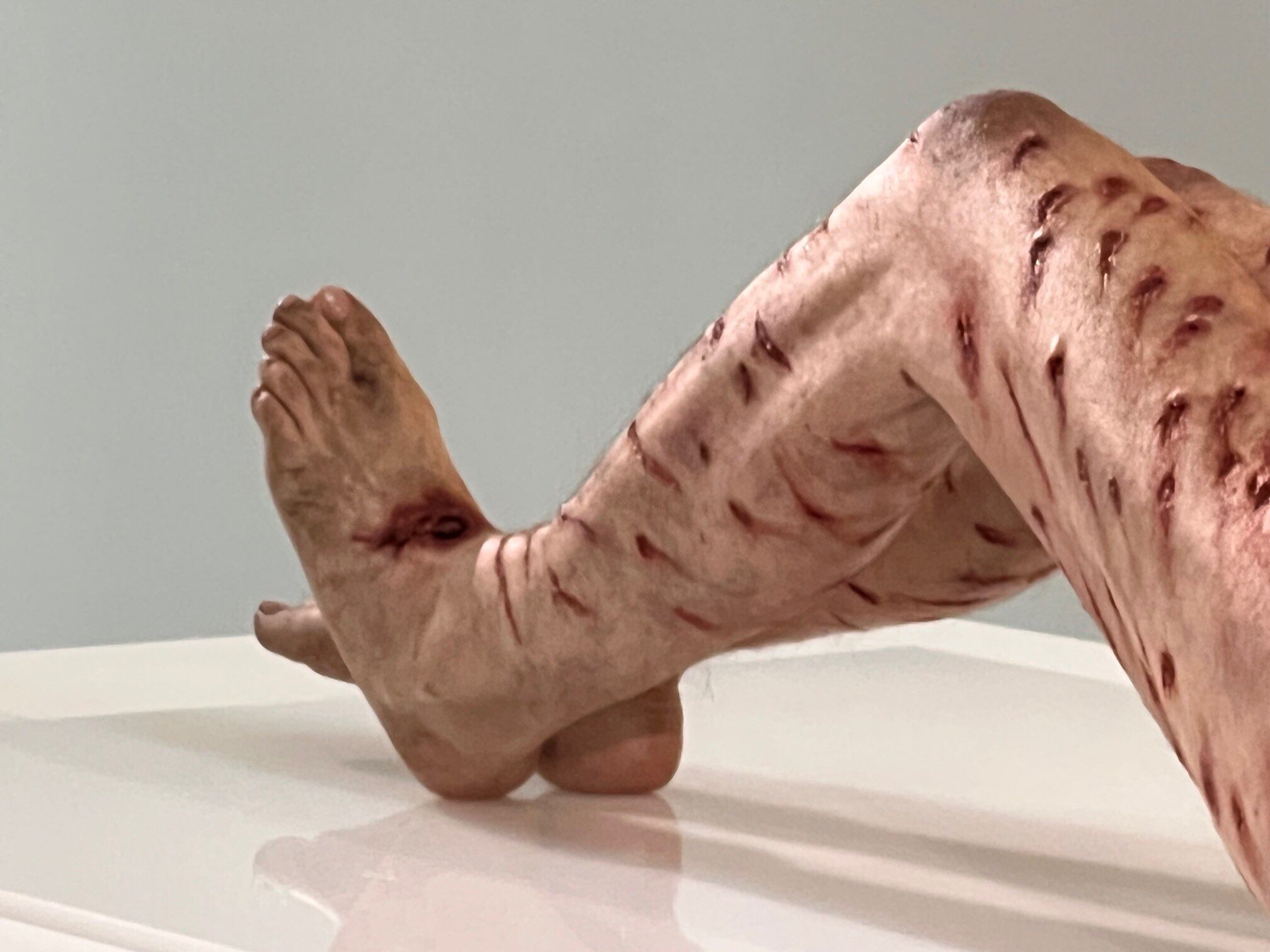 La escultura no escatima detalles, como las heridas provocadas por los azotes de los soldados romanos.