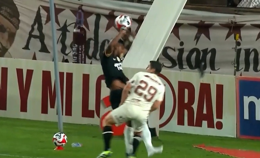 Mano de Aldair Rodríguez no fue considerada penal por el árbitro Kevin Ortega. (Captura GOL Perú)