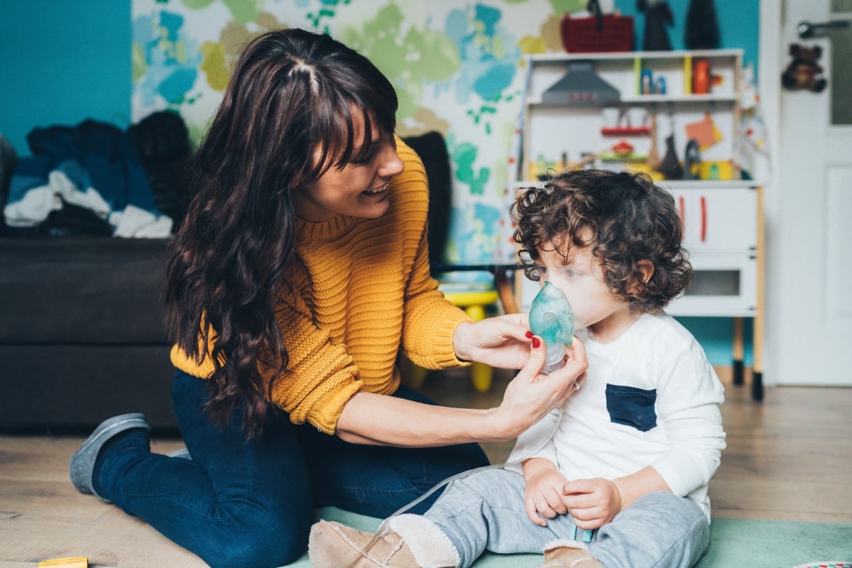 Detectar a tiempo los síntomas de neumonía en niños es clave para evitar complicaciones respiratorias graves. Foto: Istock.