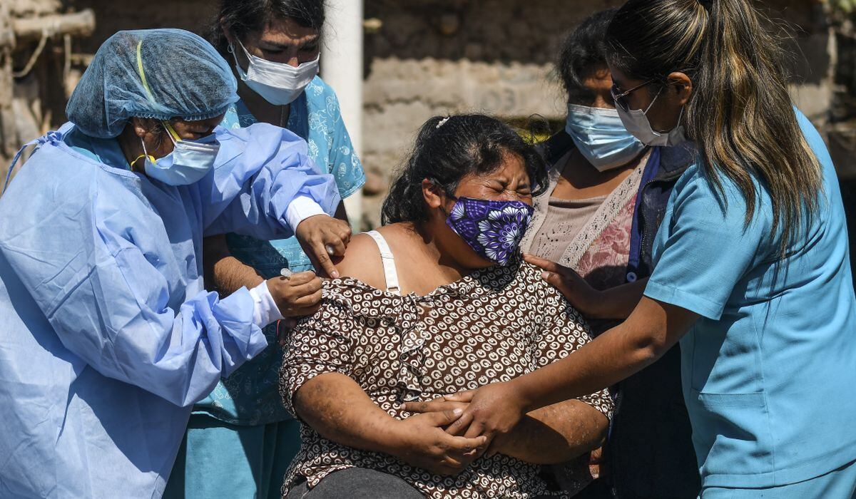 El Minsa programó tres Vacunatones para inmunizar a mayor cantidad de personas. (Foto: Diego Ramos / AFP)