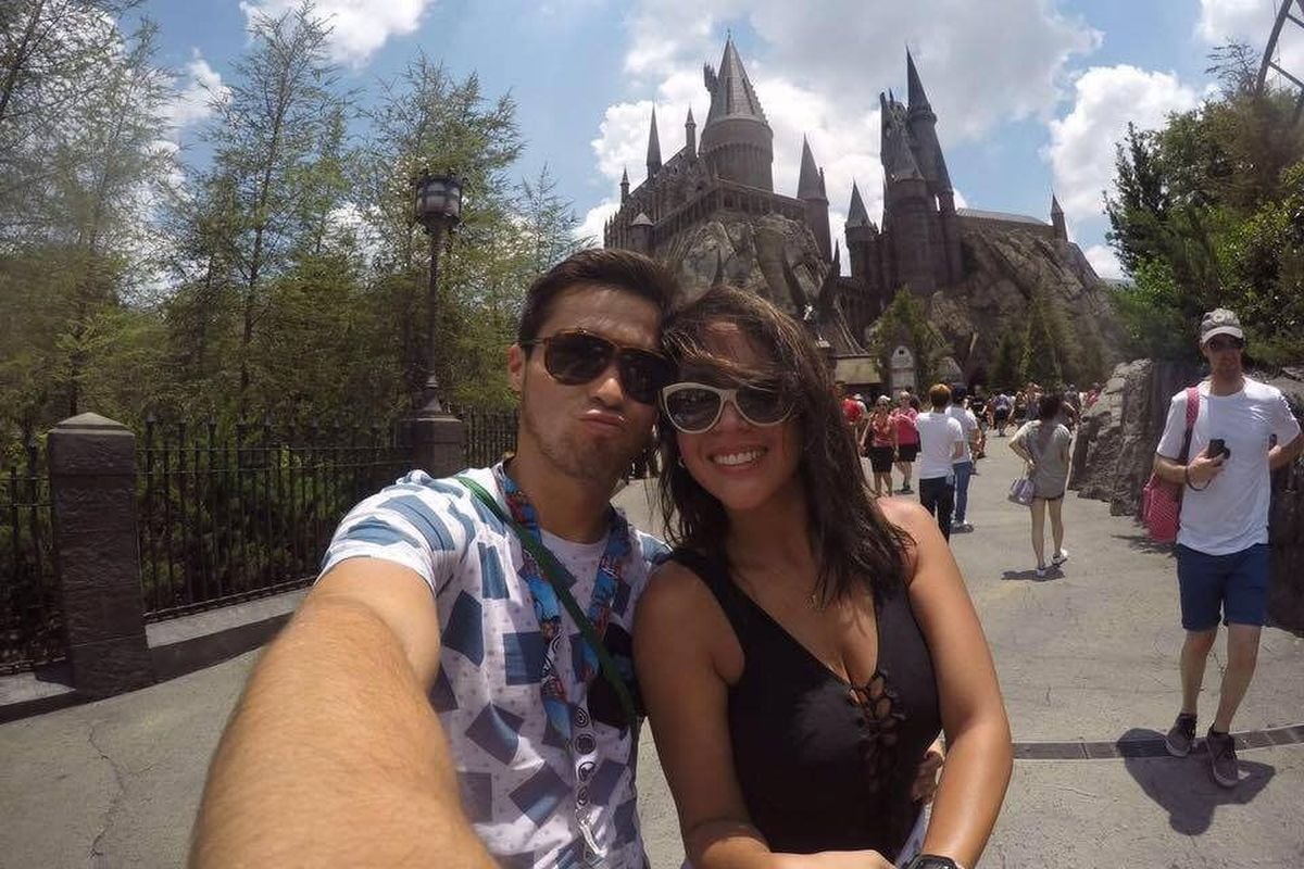 Tras iniciar una relación en el 2015, la actriz Melissa Paredes y el futbolista Rodrigo Cubas se casaron a fines del 2016. En la imagen la pareja está de vacaciones en Disneyworld. (Instagram)