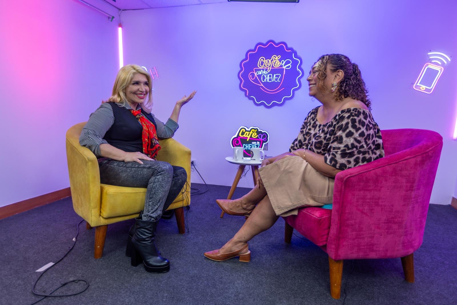 Lucy Cabrera en el Café con la Chevez. Foto: @Photo.Gec