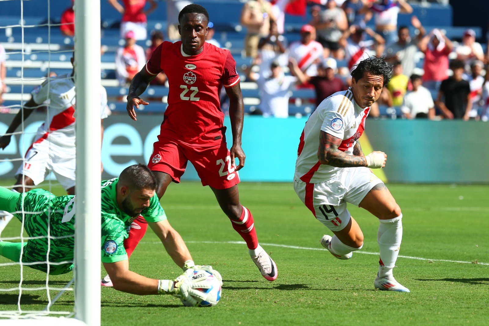 La falta de gol de Gianluca Lapadula preocupa a encuestados por Trome. (Foto: Fernando Sangama/GEC)
