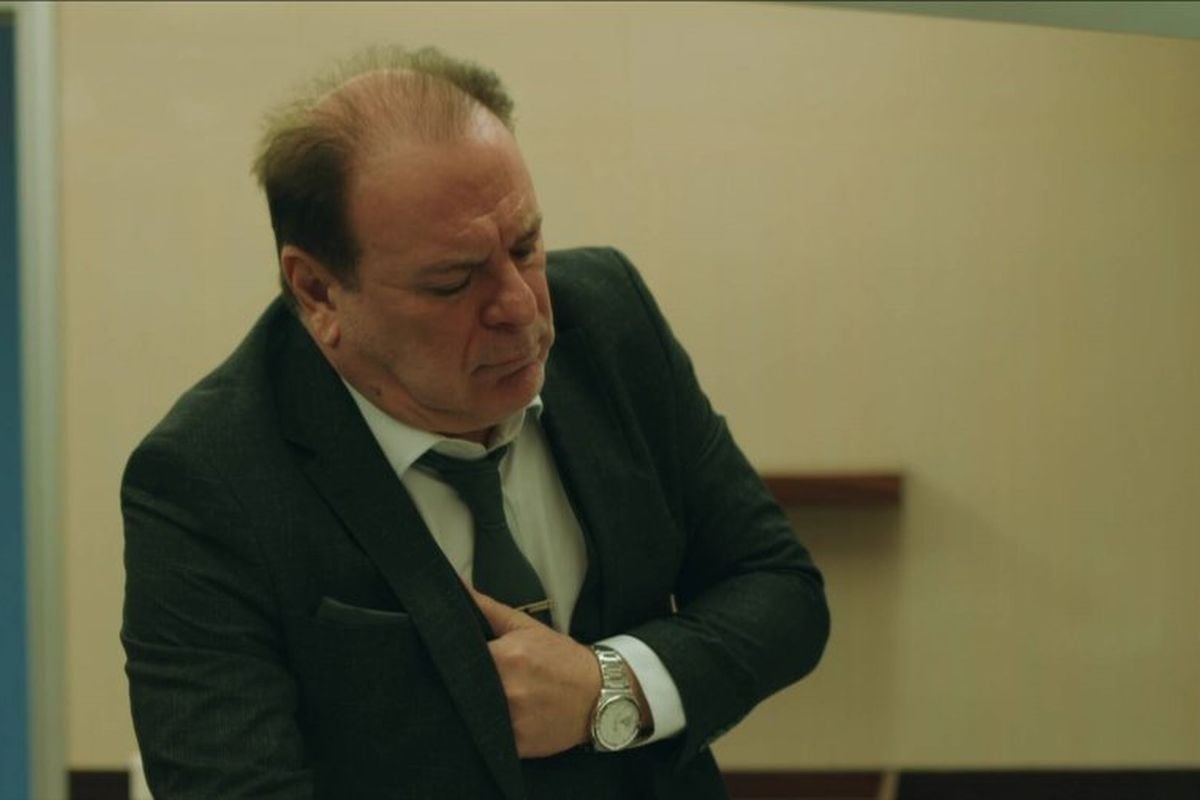 Haluk sufre un ataque al corazón y alarma a su familia en la telenovela "Infiel" (Foto: Medyapim)