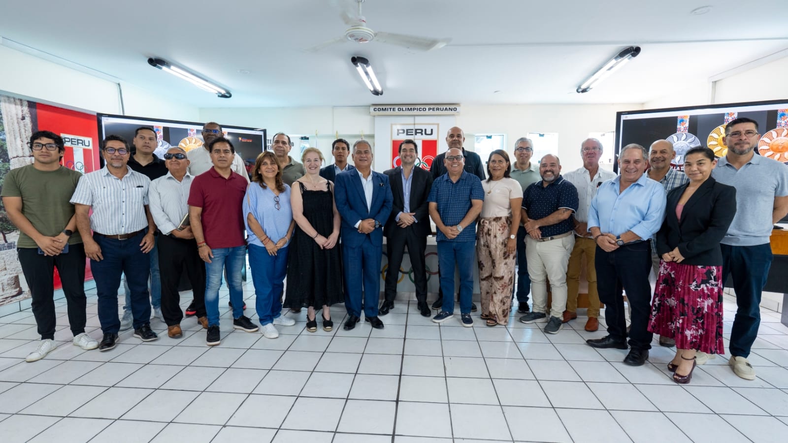 Renzo Manyari, presidente del COP, dirigió el encuentro